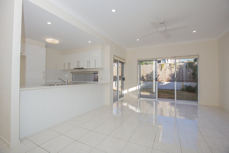 Photo - 4/31 Helles Street, Moorooka QLD 4105 - Image 3