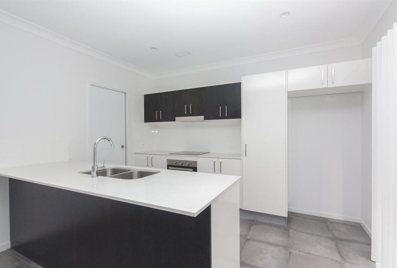 Photo - 4/31 Jotown Drive, Coomera QLD 4209 - Image 2