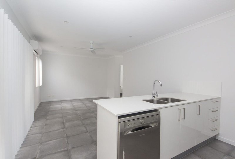 Photo - 4/31 Jotown Drive, Coomera QLD 4209 - Image 3