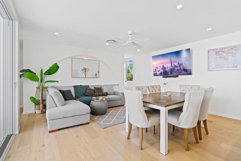 Photo - 4/31 Madang Crescent, Runaway Bay QLD 4216 - Image 2