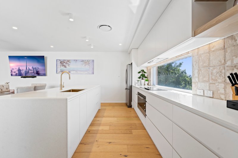 Photo - 4/31 Madang Crescent, Runaway Bay QLD 4216 - Image 5