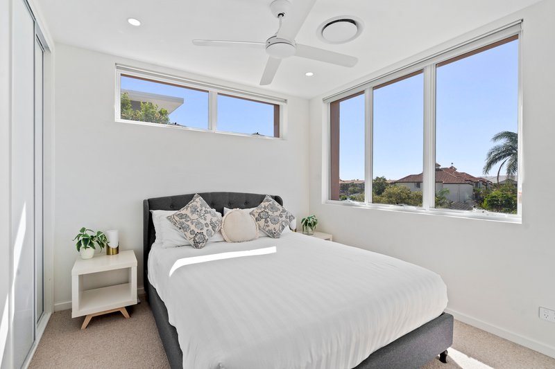 Photo - 4/31 Madang Crescent, Runaway Bay QLD 4216 - Image 11