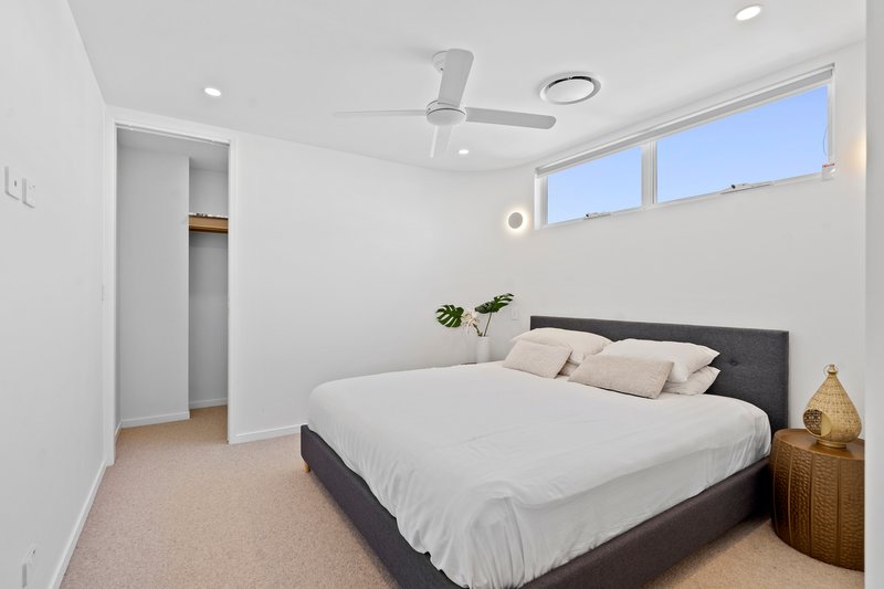 Photo - 4/31 Madang Crescent, Runaway Bay QLD 4216 - Image 13