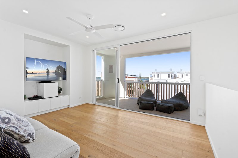 Photo - 4/31 Madang Crescent, Runaway Bay QLD 4216 - Image 15