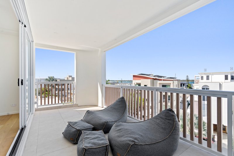 Photo - 4/31 Madang Crescent, Runaway Bay QLD 4216 - Image 17