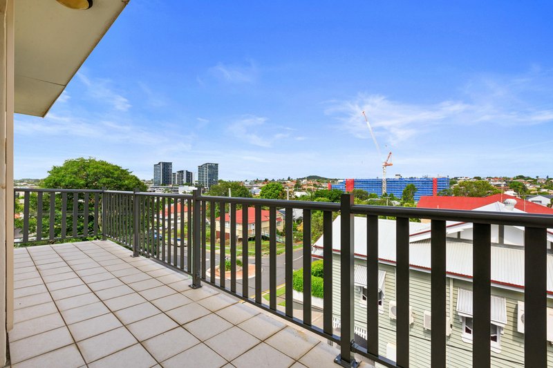 Photo - 4/31 St Leonards Street, Coorparoo QLD 4151 - Image 7