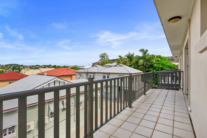 Photo - 4/31 St Leonards Street, Coorparoo QLD 4151 - Image 8