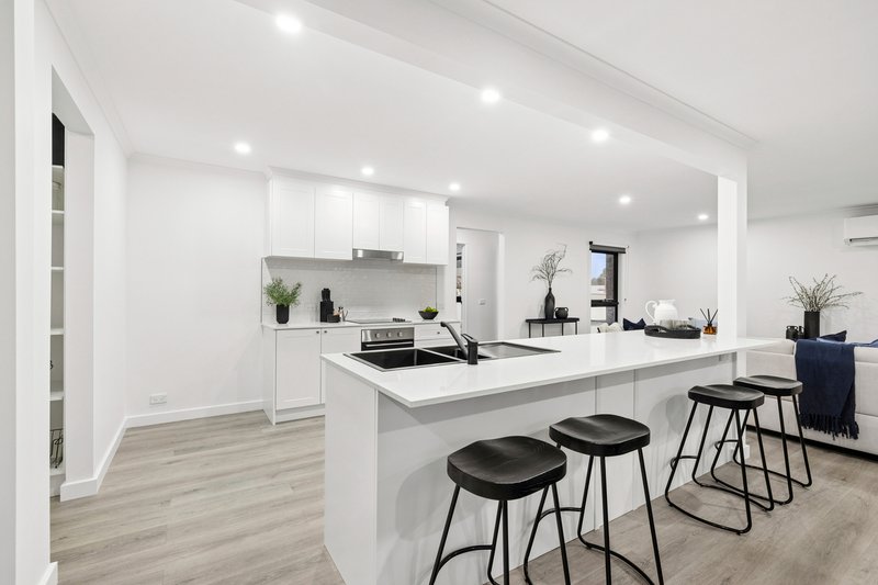 Photo - 4/31 Worcester Road, Gisborne VIC 3437 - Image 2