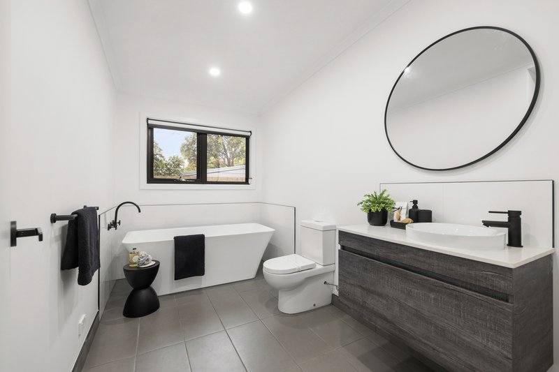 Photo - 4/31 Worcester Road, Gisborne VIC 3437 - Image 11