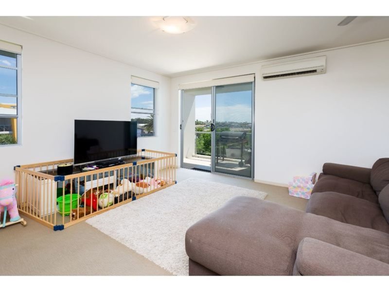 Photo - 431/64-68 Sickle Avenue, Hope Island QLD 4212 - Image 6