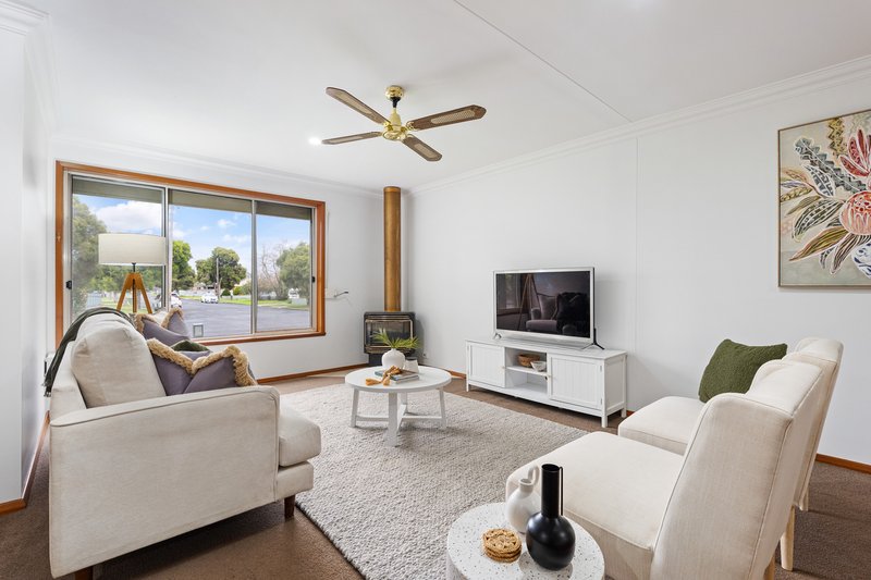 Photo - 432 English Avenue, Lavington NSW 2641 - Image 2