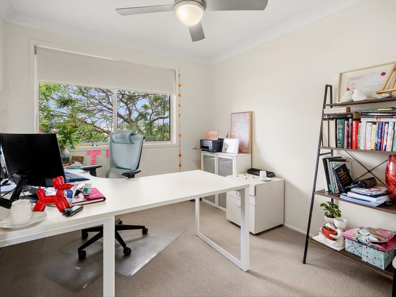 Photo - 4/327 Cornwall Street, Greenslopes QLD 4120 - Image 9