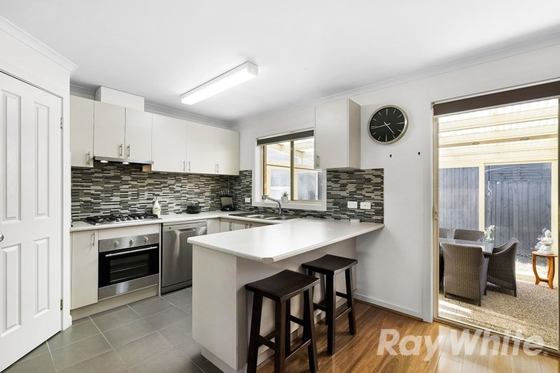 Photo - 4/33 Kauri Grove, Glen Waverley VIC 3150 - Image 4