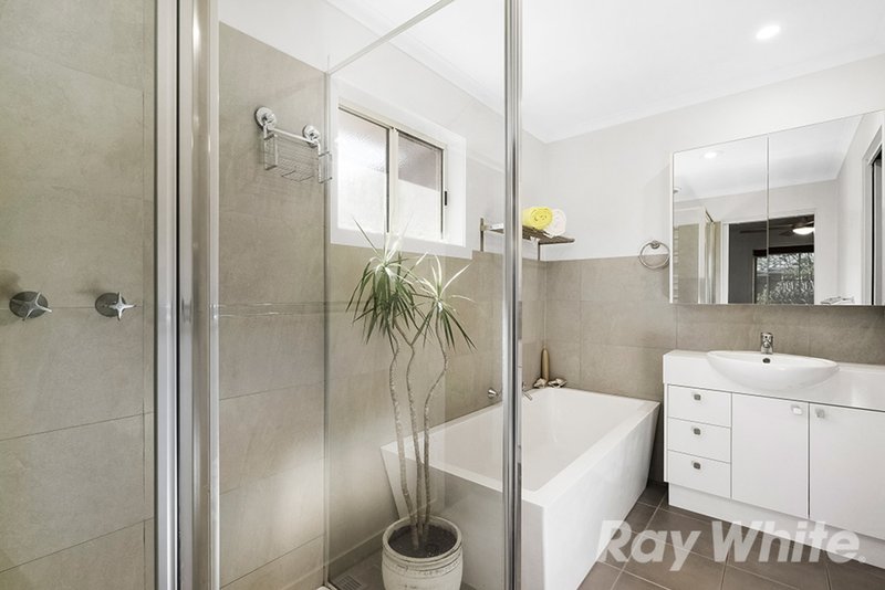 Photo - 4/33 Kauri Grove, Glen Waverley VIC 3150 - Image 6