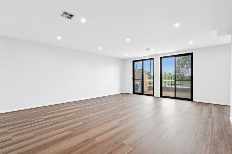Photo - 43/31 Sutherland Crescent, Taylor ACT 2913 - Image 3