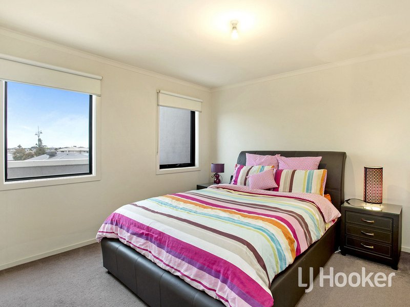 Photo - 43/39 Astley Crescent, Point Cook VIC 3030 - Image 5