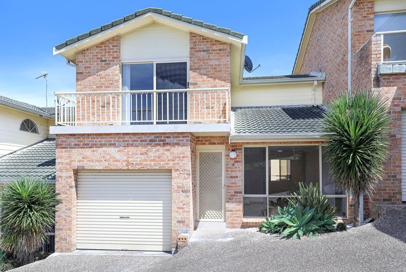 Photo - 4/34 Surfside Drive, Port Kembla NSW 2505 - Image 1