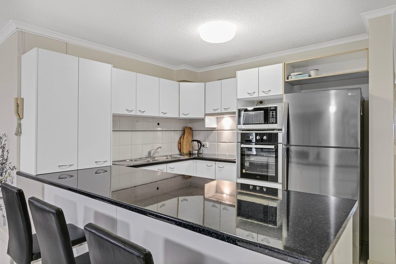 Photo - 4/35-37 Bradman Avenue, Maroochydore QLD 4558 - Image 6