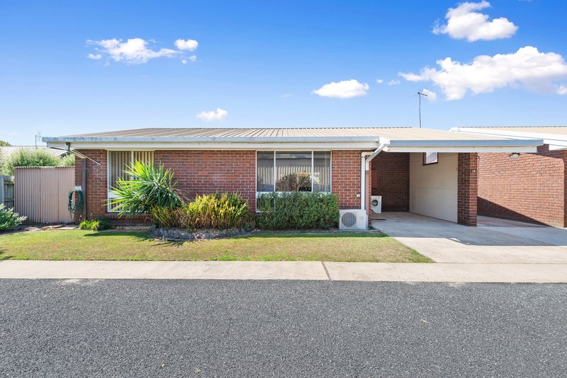 Photo - 4/35 Carpenter Street, Lakes Entrance VIC 3909 - Image 3