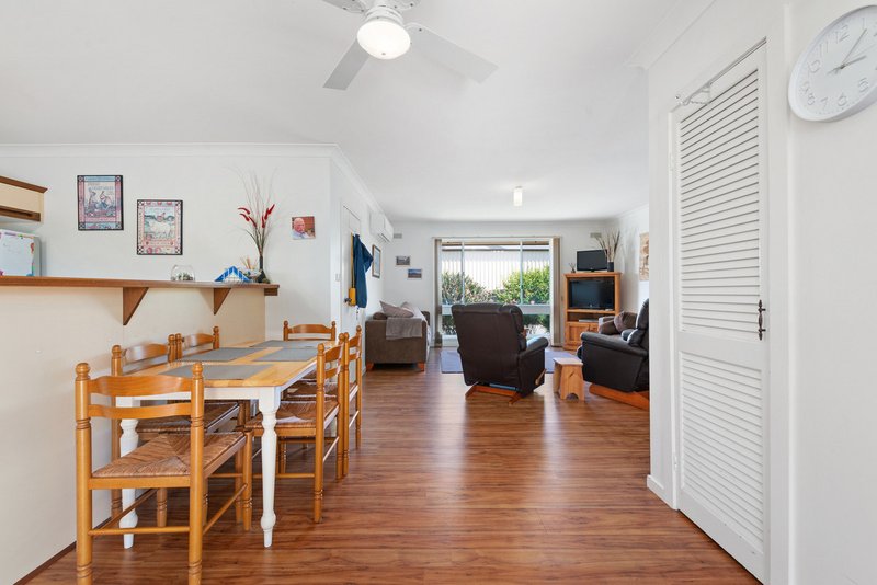 Photo - 4/35 Carpenter Street, Lakes Entrance VIC 3909 - Image 7