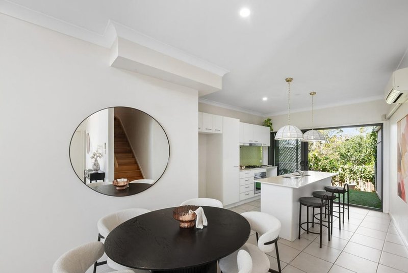 Photo - 4/35 Jersey Street, Morningside QLD 4170 - Image 2