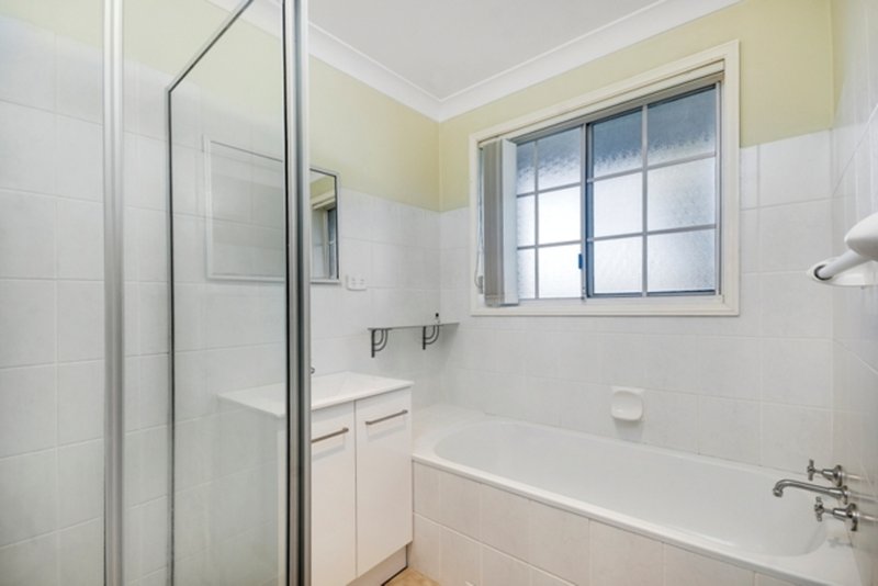 Photo - 4/35 Lawrence Street, Woonona NSW 2517 - Image 5