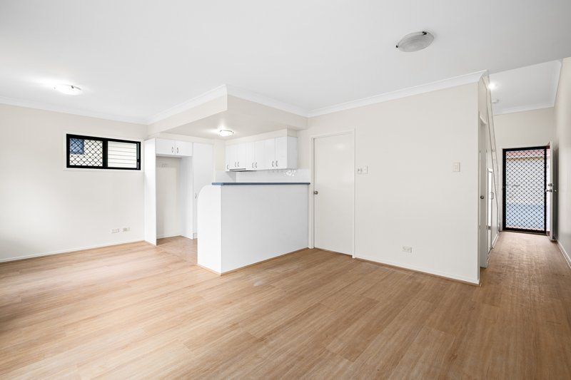 Photo - 4/35 Tenby Street, Upper Mount Gravatt QLD 4122 - Image 3