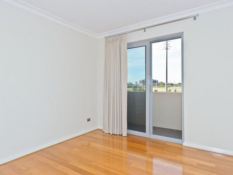 Photo - 4/35 Tully Road, East Perth WA 6004 - Image 7