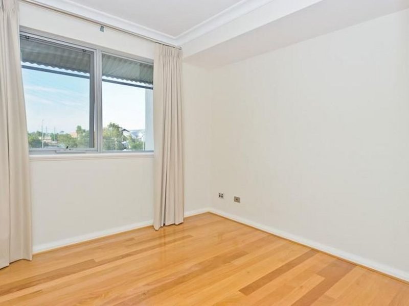 Photo - 4/35 Tully Road, East Perth WA 6004 - Image 9