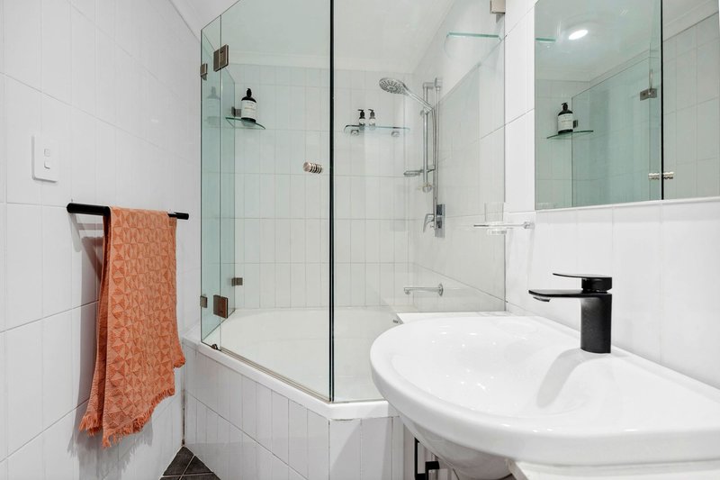 Photo - 4/36-40 Old Pittwater Road, Brookvale NSW 2100 - Image 4