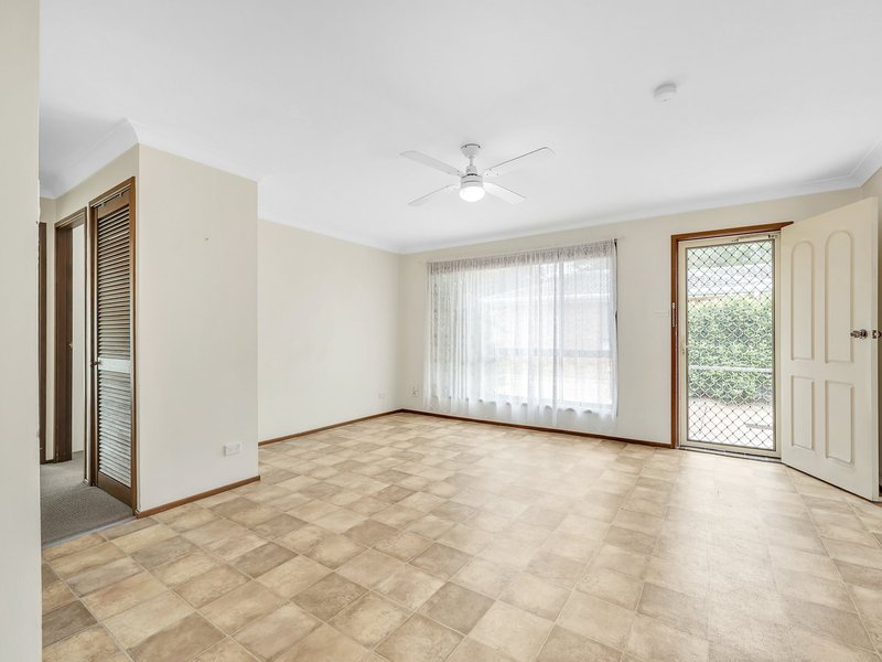 Photo - 4/36 Elizabeth Bay Drive, Lake Munmorah NSW 2259 - Image 2