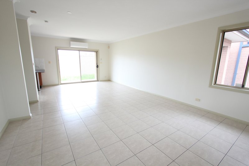 Photo - 4/37 Mayberry Crescent, Liverpool NSW 2170 - Image 2