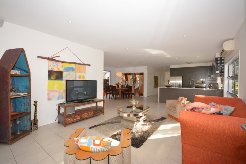 Photo - 4/37 Wonga Street, Burleigh Heads QLD 4220 - Image 6