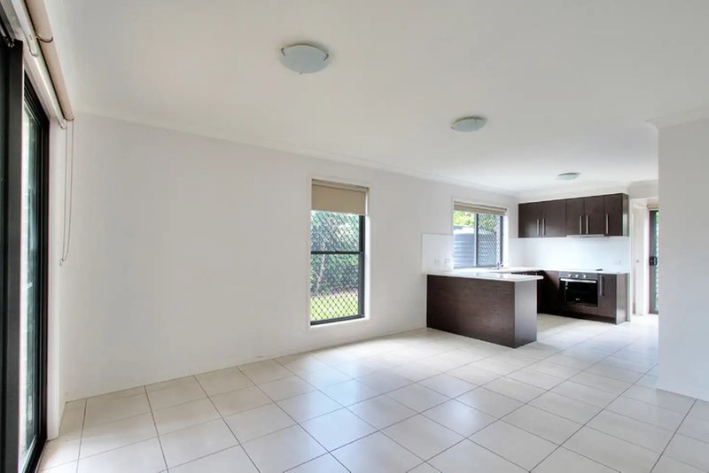 Photo - 4/39-41 Ariel Avenue, Kingston QLD 4114 - Image 4