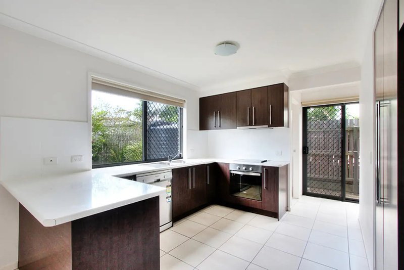 Photo - 4/39-41 Ariel Avenue, Kingston QLD 4114 - Image 5