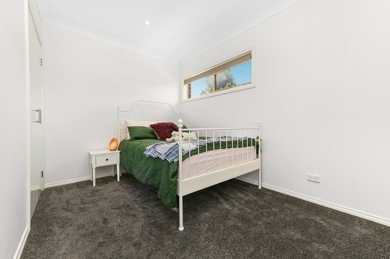 Photo - 43A Robert Molyneux Avenue, Endeavour Hills VIC 3802 - Image 7