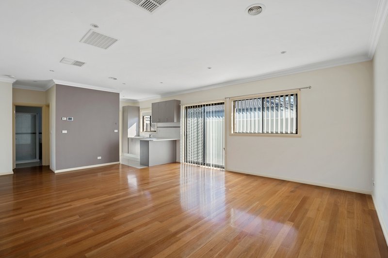 Photo - 4/4-6 Oconnell Street, Kingsbury VIC 3083 - Image 4