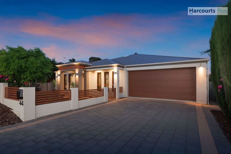 Photo - 44 Aroona Road, Hallett Cove SA 5158 - Image 3