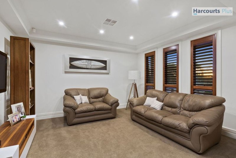 Photo - 44 Aroona Road, Hallett Cove SA 5158 - Image 7