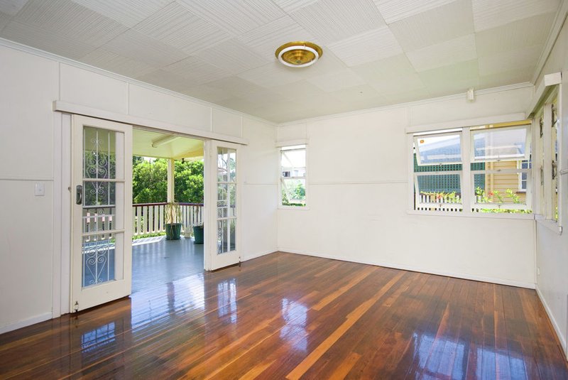 Photo - 44 Ashgrove Avenue, Ashgrove QLD 4060 - Image 7