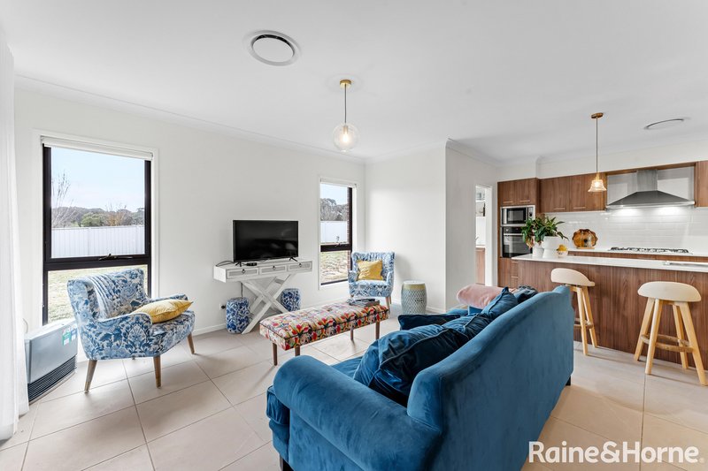 Photo - 44 Aston Martin Drive, Goulburn NSW 2580 - Image 7
