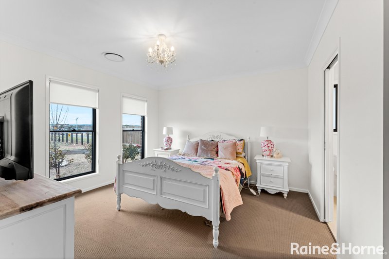 Photo - 44 Aston Martin Drive, Goulburn NSW 2580 - Image 8