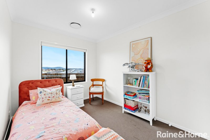 Photo - 44 Aston Martin Drive, Goulburn NSW 2580 - Image 10