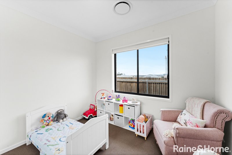 Photo - 44 Aston Martin Drive, Goulburn NSW 2580 - Image 11