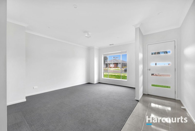 Photo - 44 Atherstone Boulevard, Strathtulloh VIC 3338 - Image 2