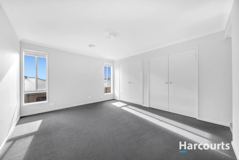 Photo - 44 Atherstone Boulevard, Strathtulloh VIC 3338 - Image 11