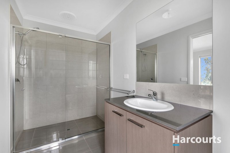 Photo - 44 Atherstone Boulevard, Strathtulloh VIC 3338 - Image 12