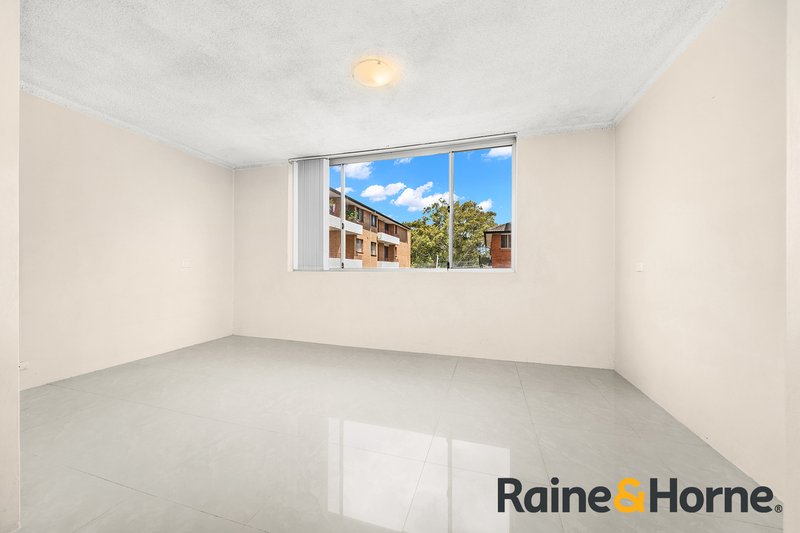 Photo - 4/4 Bank Street, Meadowbank NSW 2114 - Image 2