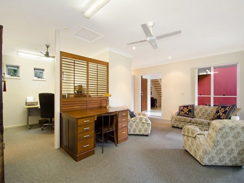 Photo - 44 Banksia Place, Bridgeman Downs QLD 4035 - Image 4