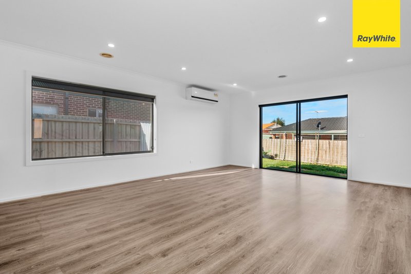 Photo - 44 Bateman Drive, Harkness VIC 3337 - Image 8